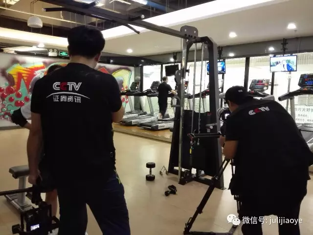 运动使人集中精力，变得乐观开朗，团体的运动，能增加团队协作，增强凝聚力。事实上，任何一个志向远大，渴望成功的人都会养成爱运动的习惯，因为每个人的事业拼到一定程度上就是精力的比拼。