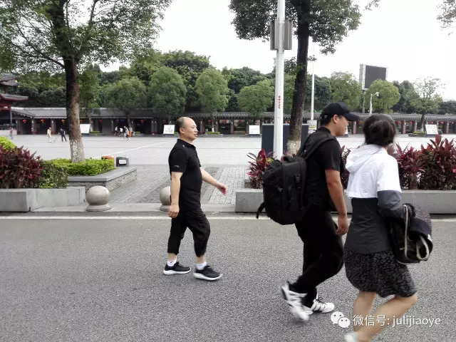 马上又要到下一个场景来拍摄了