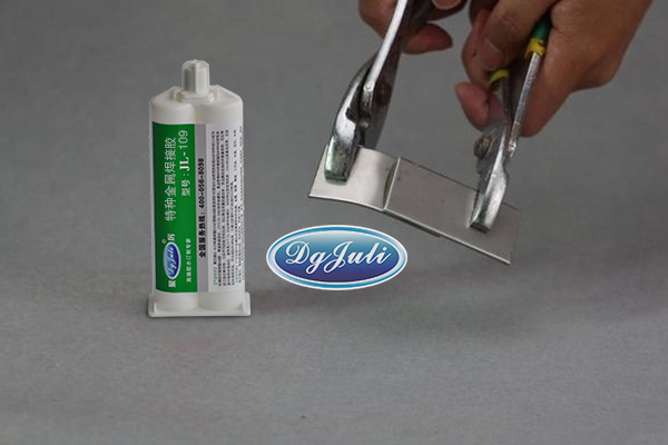 替代焊接金属胶粘剂