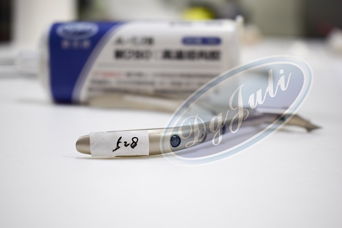  耐高温金属胶粘剂