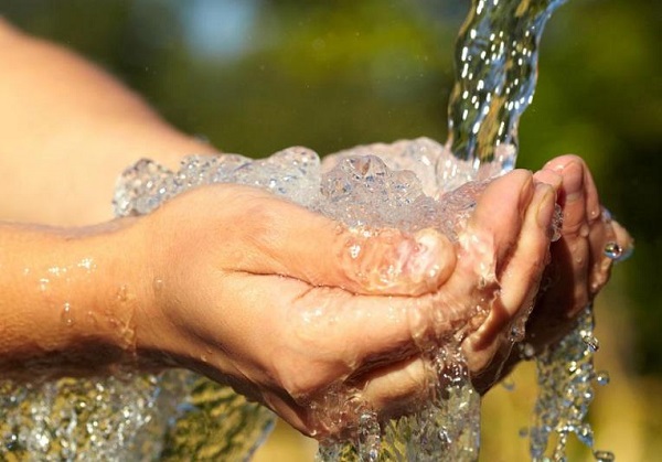 PVC胶水黏住手了