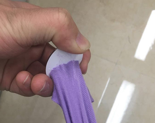 布料用什么胶水粘?选用聚力胶粘剂厂塑料胶水事半功倍 布料用什么胶水粘?选用聚力胶粘剂厂塑料胶水事半功倍