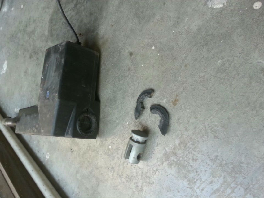 塑料外壳粘铁胶水