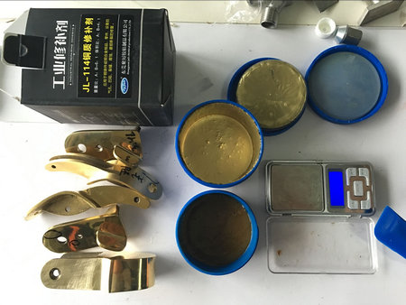 铜铸件表面有砂眼气孔，用无损外观的铜质铸件修补剂-聚力胶水