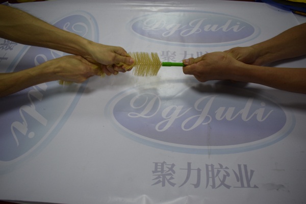 用高浓度瞬间胶套接PP管和铁柄的效果 用高浓度瞬间胶套接PP管和铁柄的效果