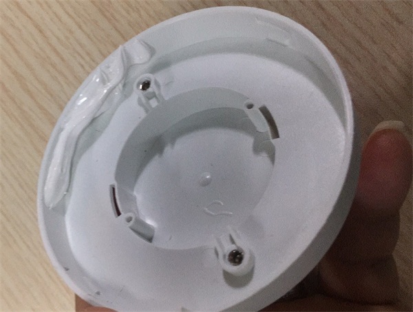 粘pp灯罩就用高强度密封效果好的免底涂PP专用胶水-聚力胶水 粘pp灯罩就用高强度密封效果好的免底涂PP专用胶水-聚力胶水