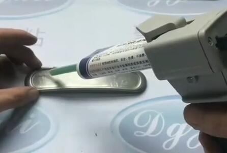 A+B管状包装的金属专用ab胶使用方法