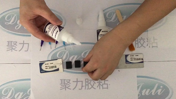 硅胶与金属粘接