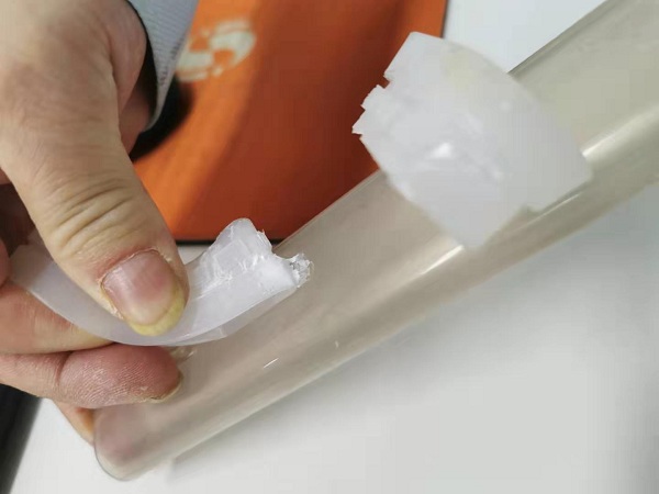 pp粘硅胶用什么胶水?用高强度低白化的聚力牌PP瞬间胶水