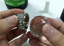 这款胶水粘玻璃跟金属可达到透明无痕快速固化效果 这款胶水粘玻璃跟金属可达到透明无痕快速固化效果