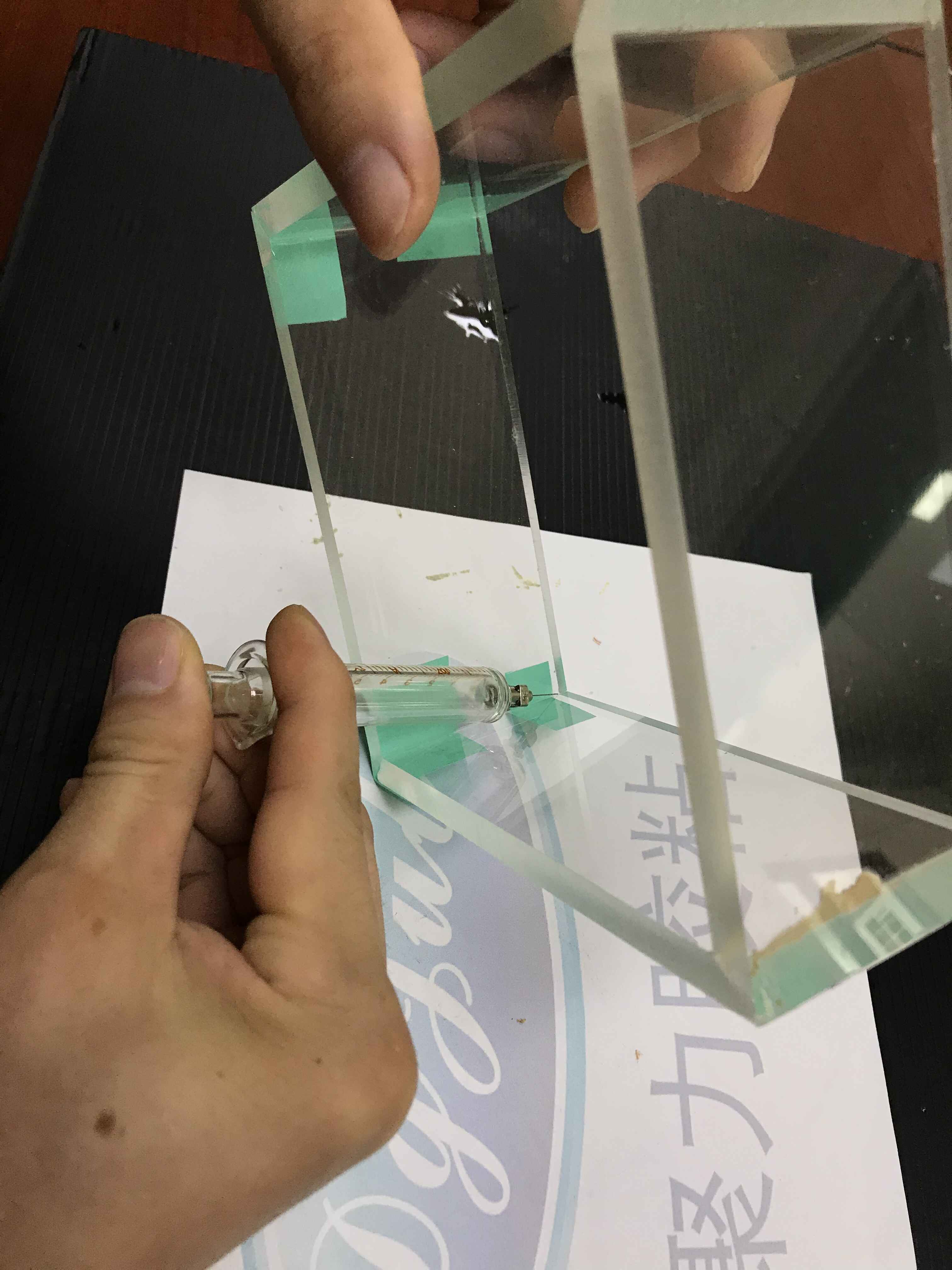 亚克力粘接发白发脆不牢固?聚力全透明亚克力胶水解决粘接难题 亚克力粘接发白发脆不牢固?聚力全透明亚克力胶水解决粘接难题