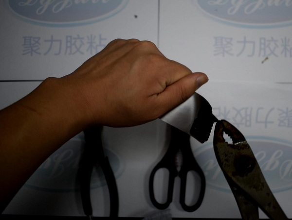 塑料粘金属瞬间胶案例