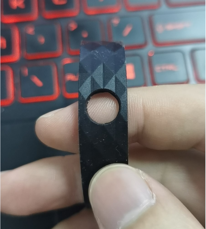 硅胶跟喷漆金属用什么胶粘接?聚力金属快干胶高强度不发白 硅胶跟喷漆金属用什么胶粘接?聚力金属快干胶高强度不发白