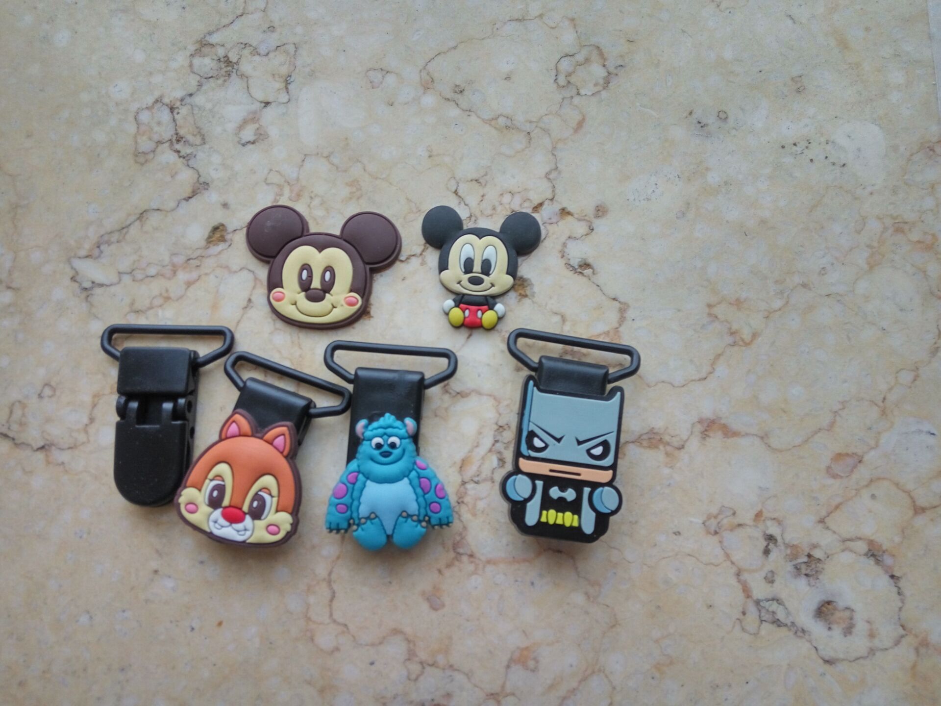 用塑料专用瞬间胶水粘橡胶和塑料案例