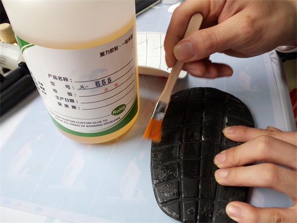 PP专用胶水粘运动护具