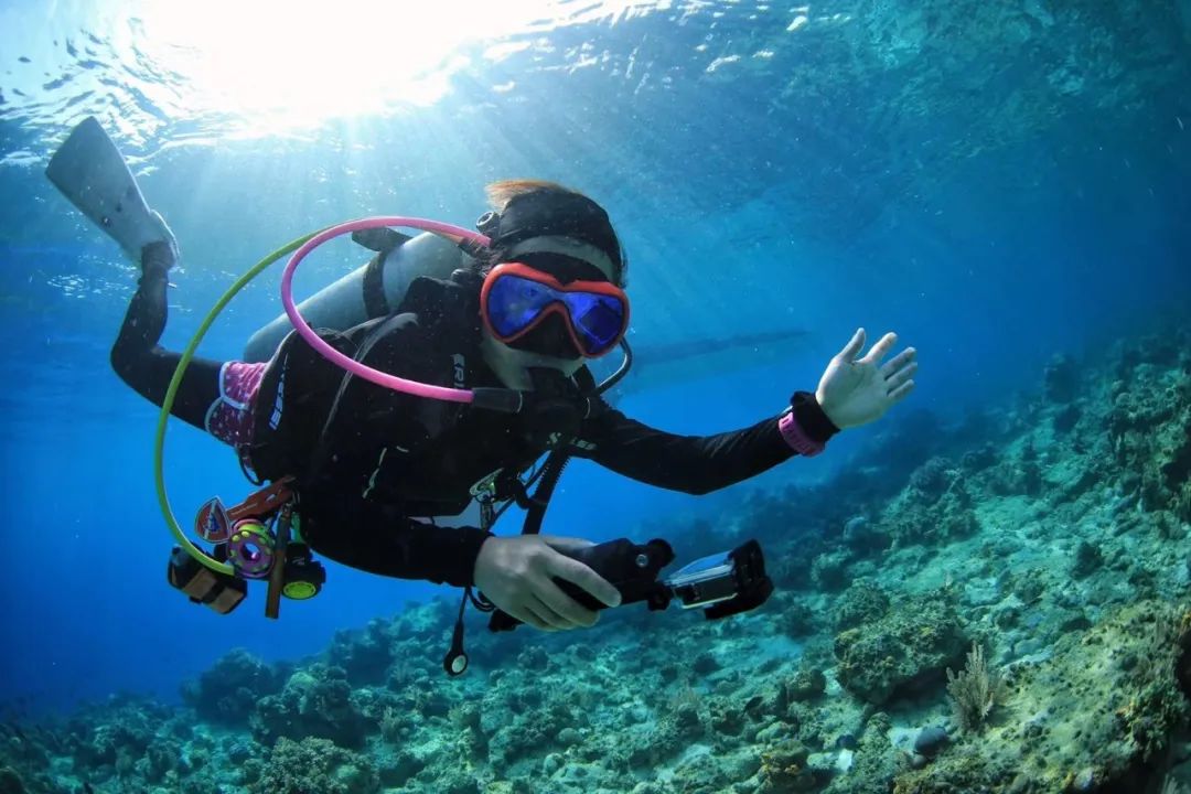 聚力快干胶解决潜水设备用胶问题，低白化|效率高