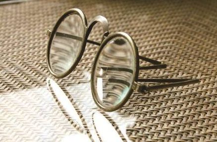 小眼睛，大世界——眼镜用胶案例