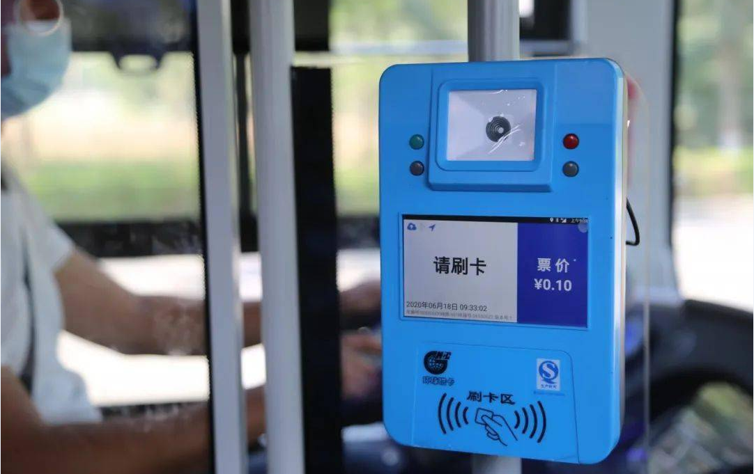 公交刷卡机胶粘案例，聚力专注研发无腐蚀塑料胶水
