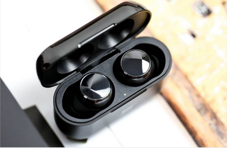 蓝牙耳机耳仓环氧树脂胶粘接案例