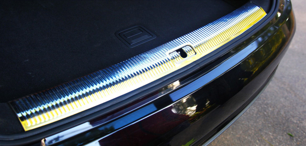 汽车后备箱防护条粘接，聚力胶水强度高耐老化使用寿命长