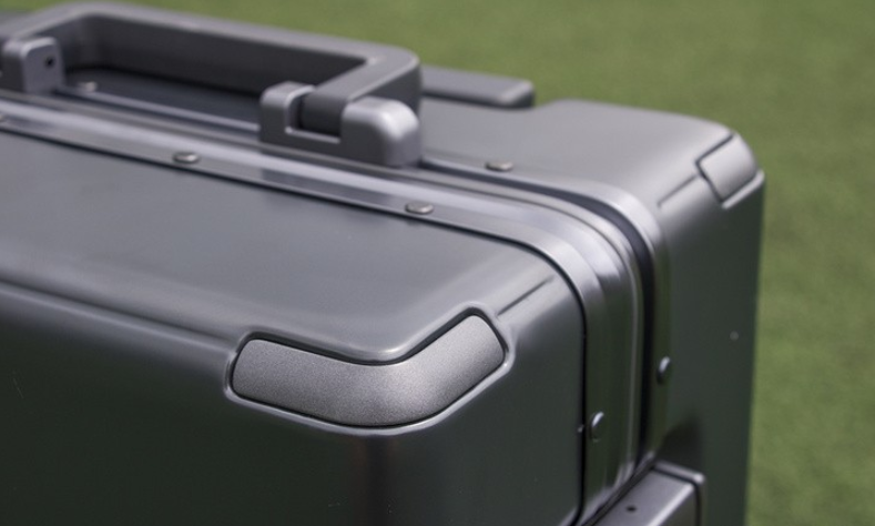 行李箱包金属专用胶水，塑料粘金属专用胶水