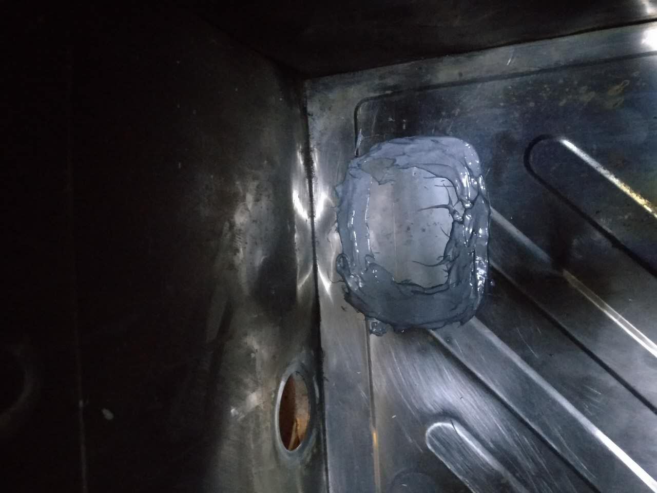 不锈钢热水箱穿孔修补